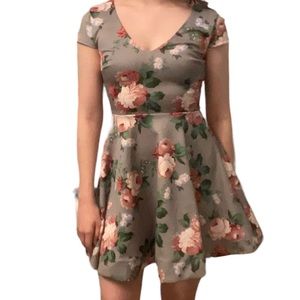 Women’s Small B. Darlin Floral Dress